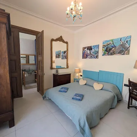 Bed & Breakfast La De Jeanne 3*